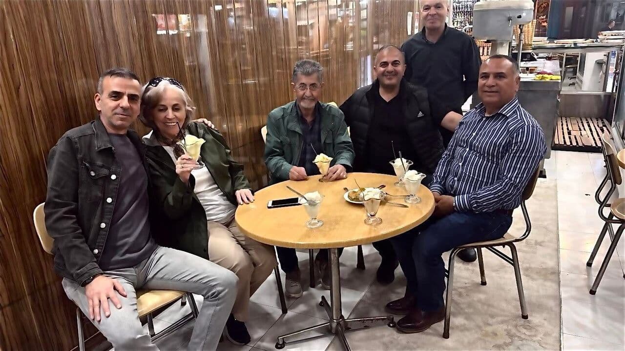 Şanlıurfa’da öğretmen çiftinin 36 yıl sonra öğrencileriyle duygusal buluşması